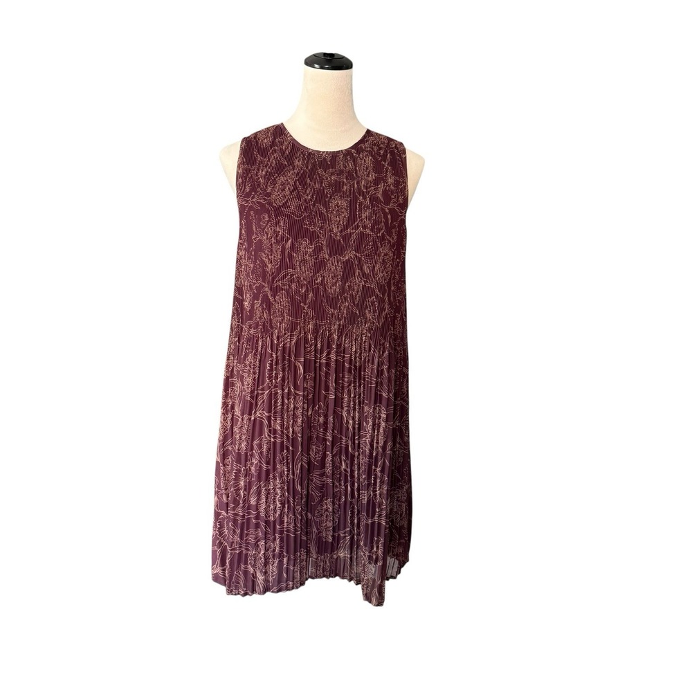 EVEREVE Hazel Pleated Burgundy and Gold Floral‎ Crewneck Mini Dress Size XS